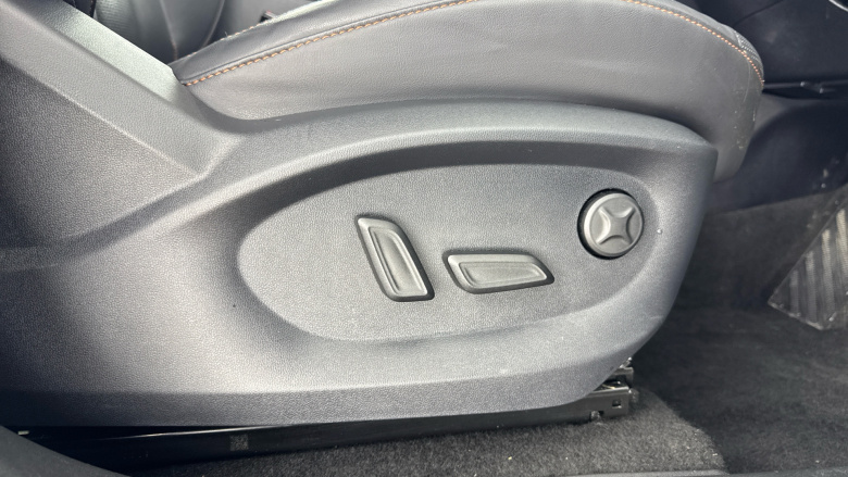 MG HS 1.5 T-GDI Trophy 5dr DCT Petrol Hatchback